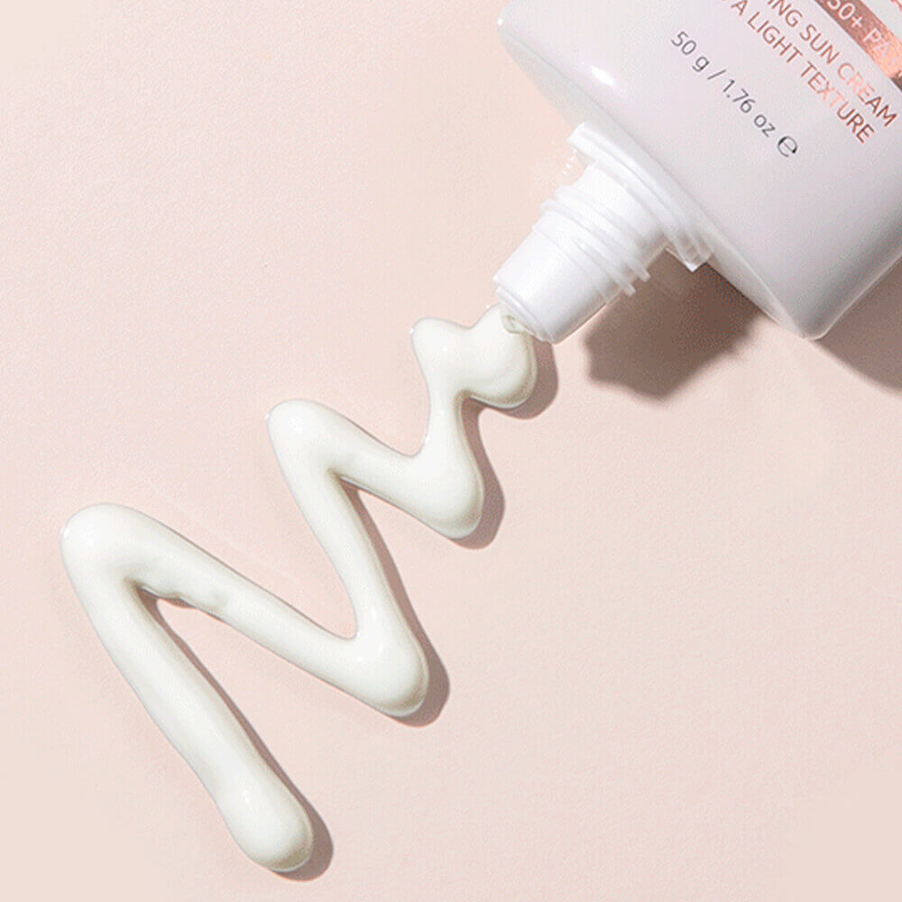 Увлажняющая солнцезащитная эссенция NACIFIC Sun Essence SPF50+ PA++++