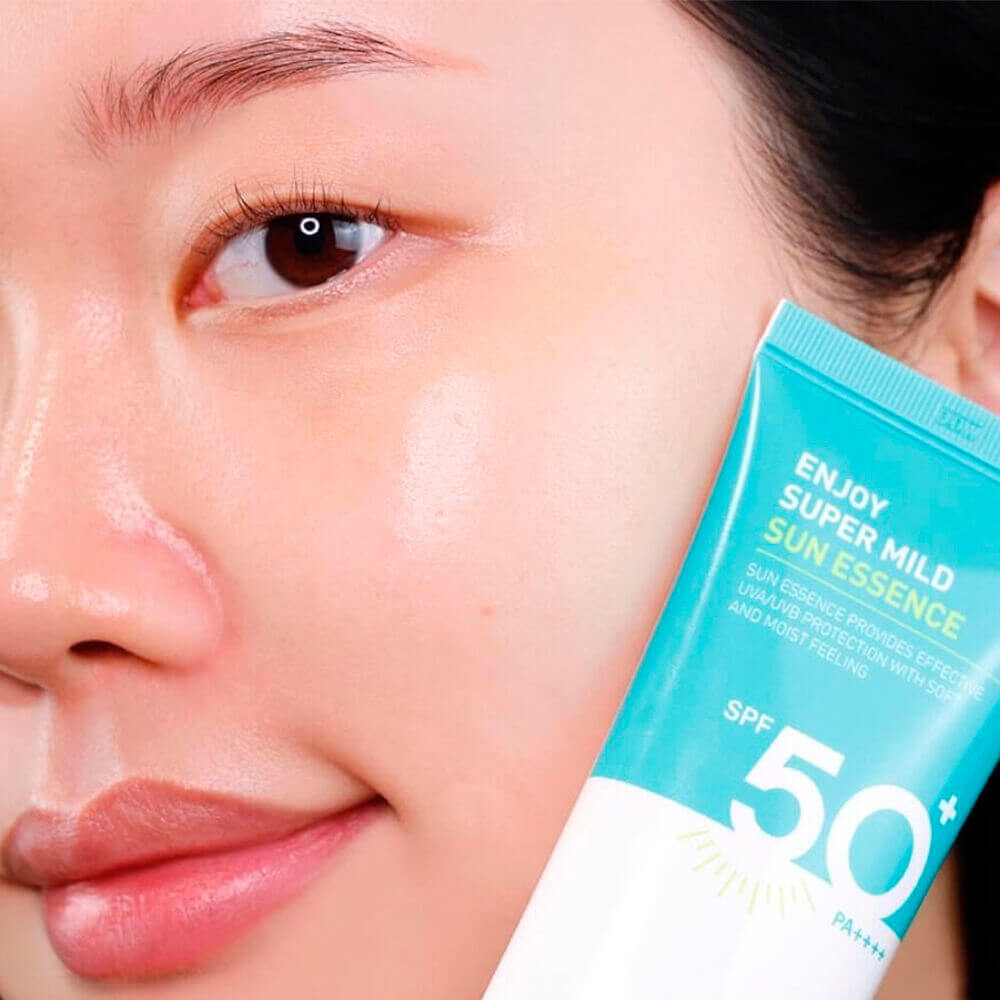 Увлажняющая солнцезащитная эссенция Scinic Enjoy Super Mild Sun Essence SPF50+ PA++++