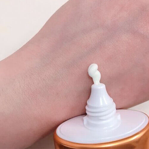 Мягкий солнцезащитный крем с ромашкой Deoproce UV Defence Soft Daily Sun Cream SPF 50+ PA++++