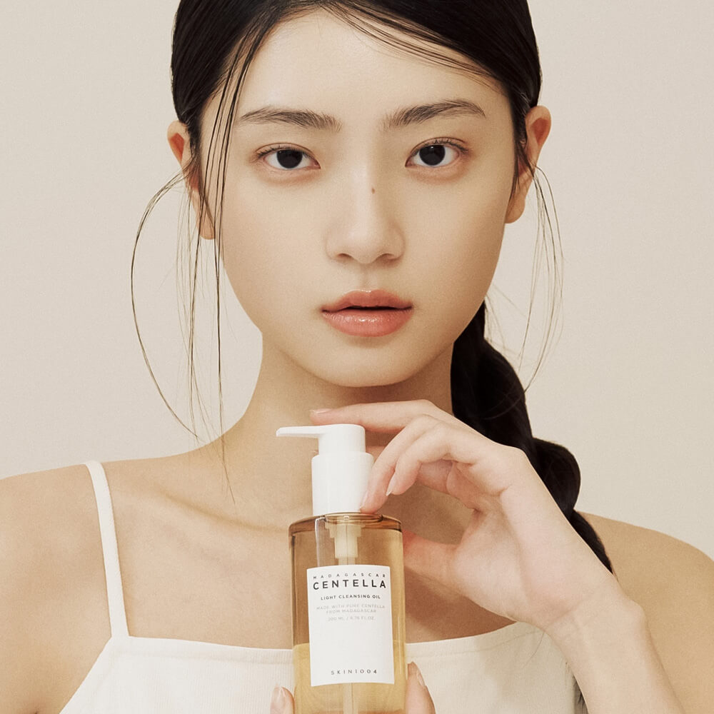 Успокаивающее гидрофильное масло с центеллой SKIN1004 Madagascar Centella Light Cleansing Oil
