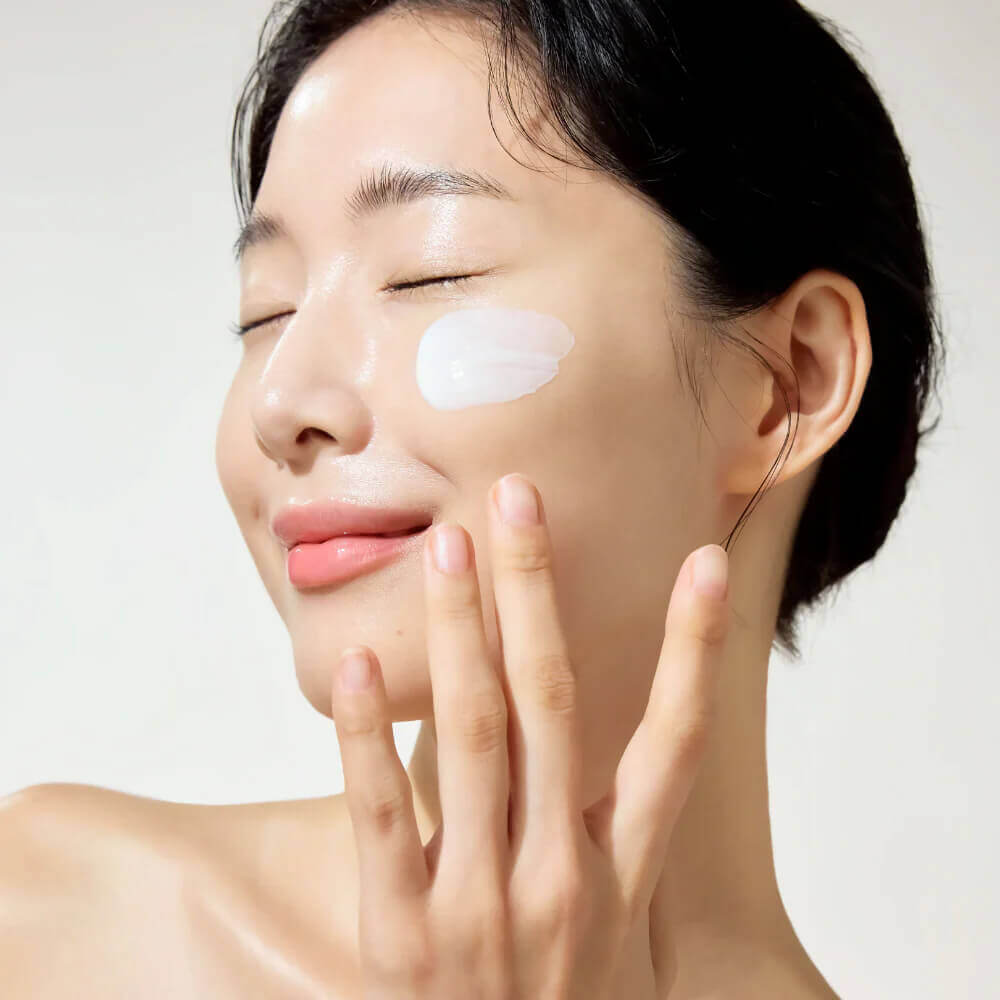 Осветляющий солнцезащитный крем Celimax Pore+Dark Spot Brightening Care Sunscreen SPF50+ PA++++