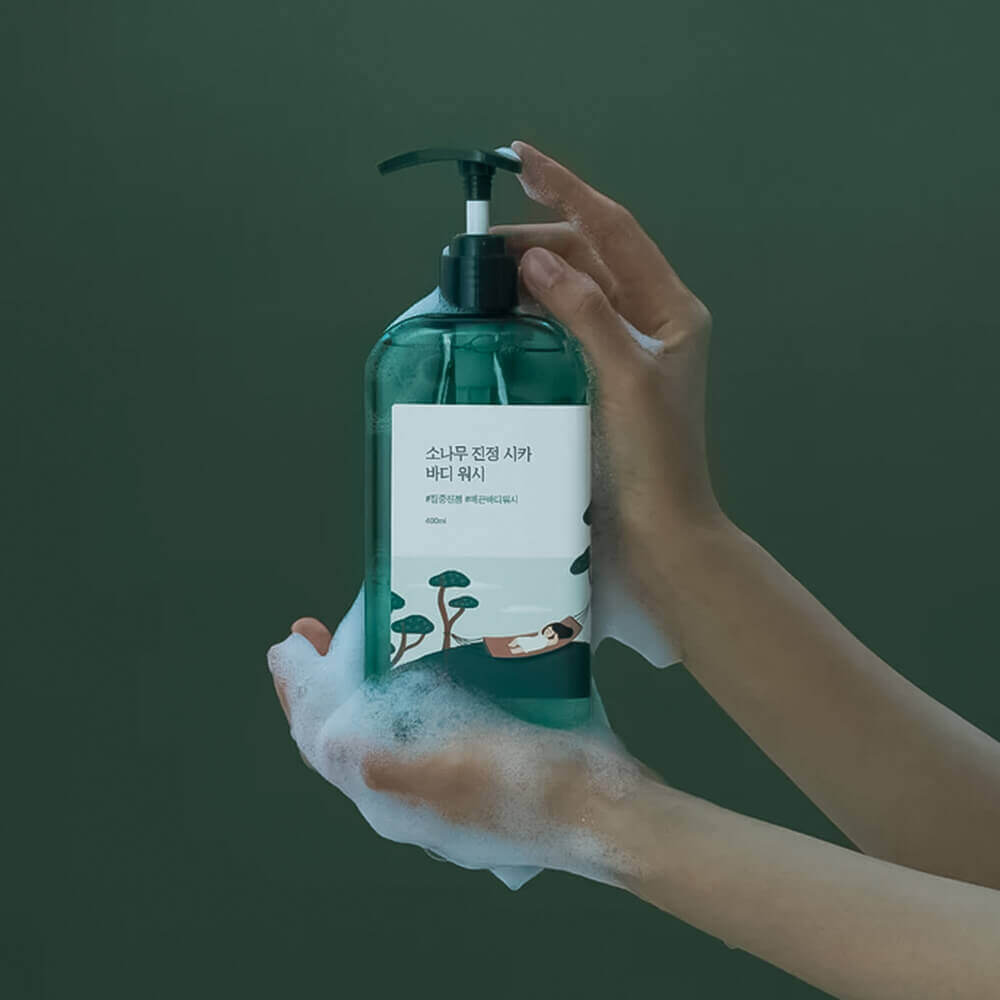 Успокаивающий гель для душа с экстрактами сосны и центеллы Round Lab Pine Calming Cica Body Wash