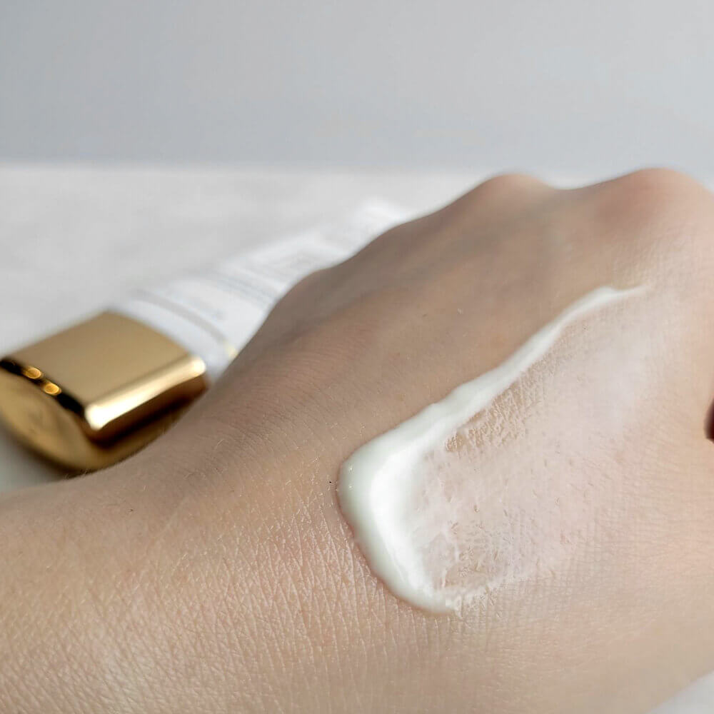 Санскрин с трюфелем d'Alba Moist Glow Sun Serum White Truffle&Collagen Sun Screen SPF50+ PA++++