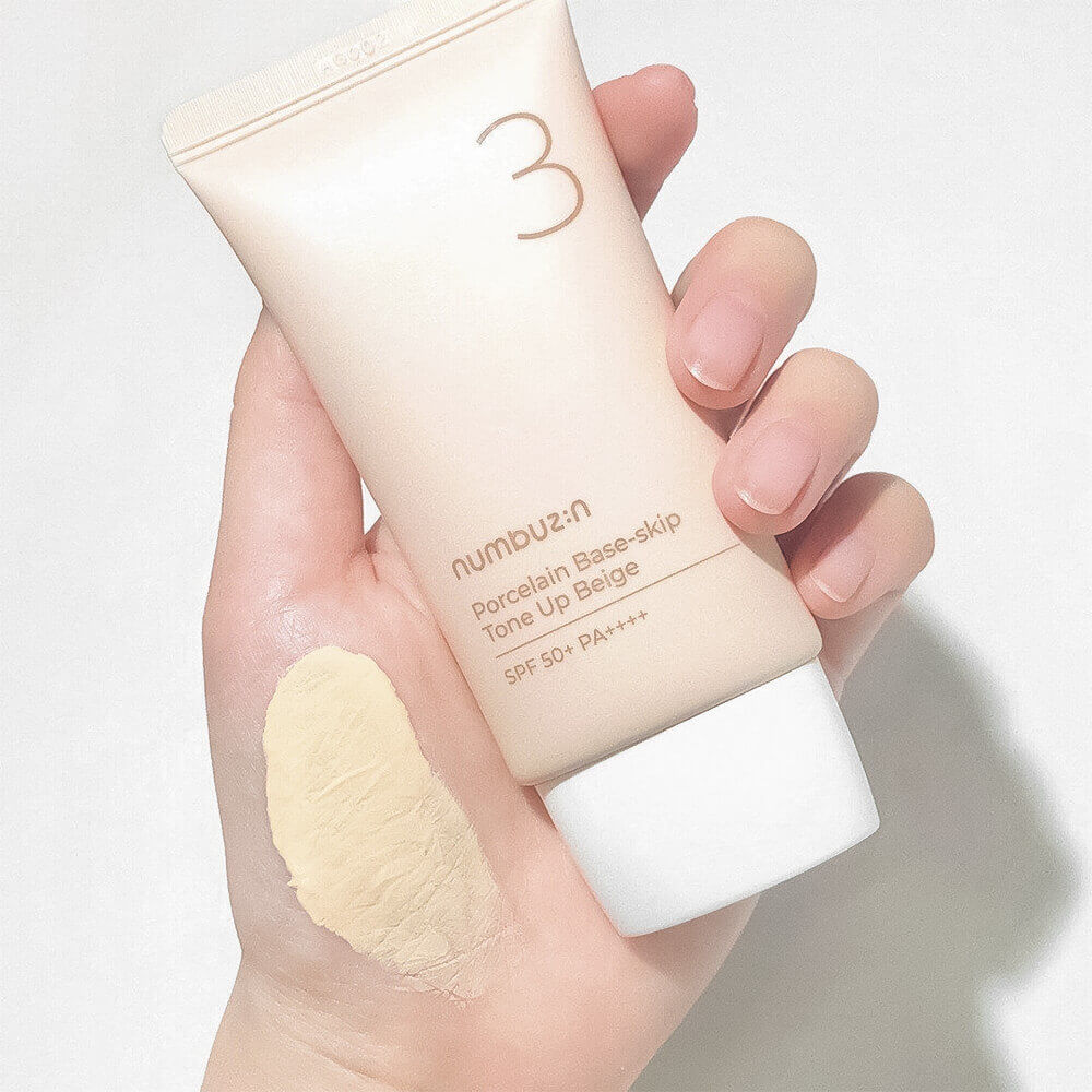 Тональная основа с защитой от солнца numbuzin No.3 Porcelain Base-skip Tone Up Beige SPF50+ PA++++