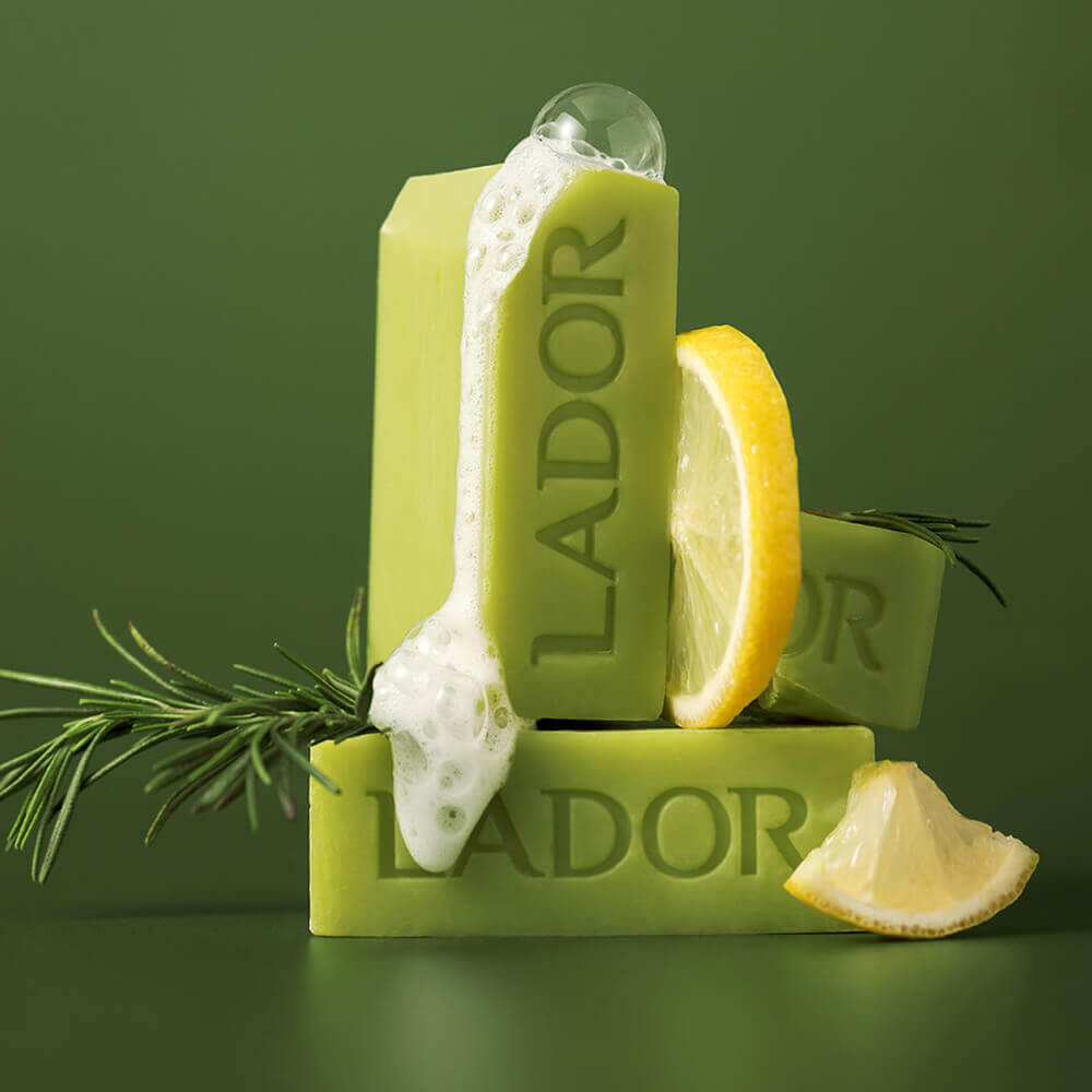 Твёрдый бессиликоновый шампунь с васаби Lador Wasabi Shampoo Bar