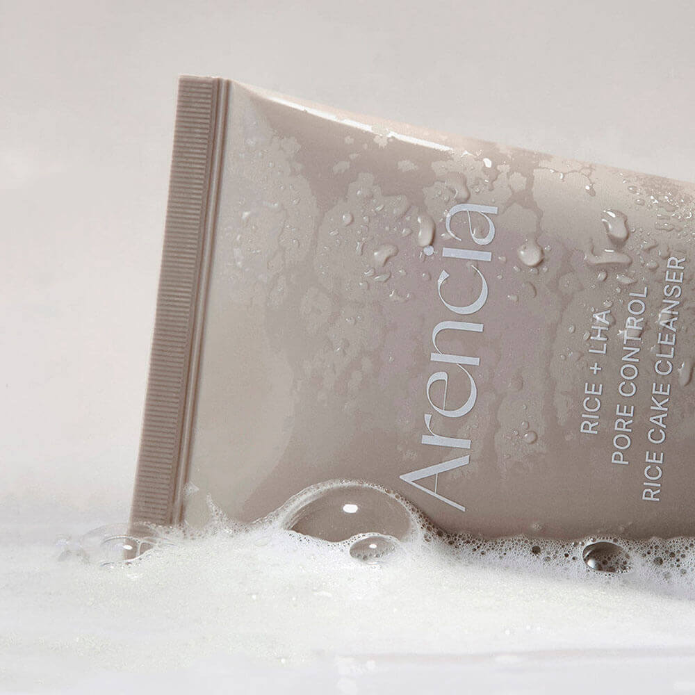 Пенка с кислотами от чёрных точек Arencia Rice + LHA Pore Control Rice Cake Cleanser