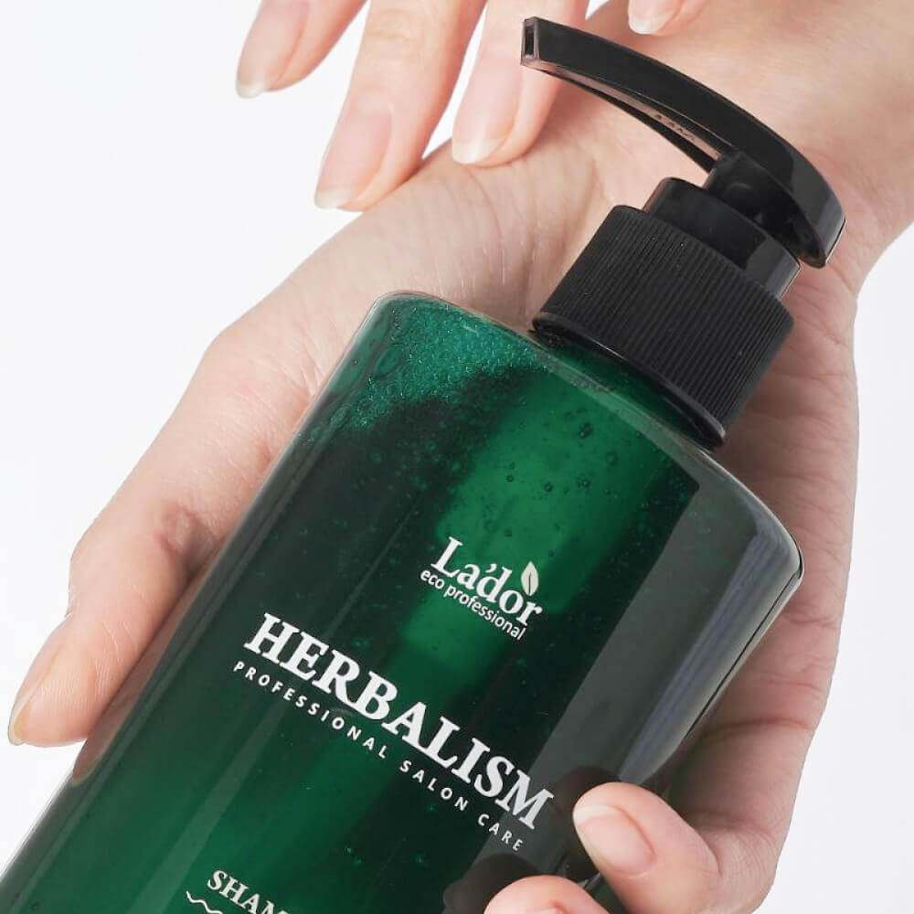 Слабокислотный травяной шампунь с аминокислотами Lador Herbalism Shampoo