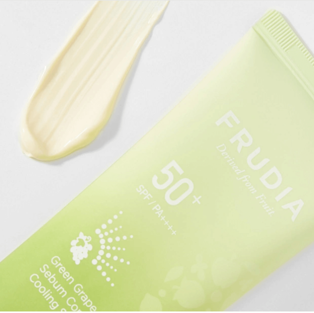 Солнцезащитный гель для жирной кожи Frudia Green Grape Sebum Control Cooling Sun Gel SPF50+ PA ++++