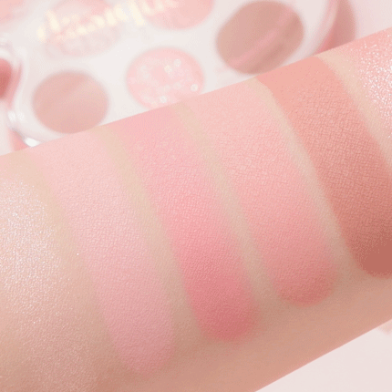 Лимитированная палетка теней для век Dasique Pink Blossom Shadow Palette