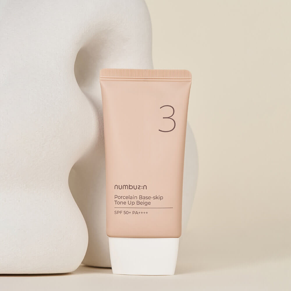 Тональная основа с защитой от солнца numbuzin No.3 Porcelain Base-skip Tone Up Beige SPF50+ PA++++