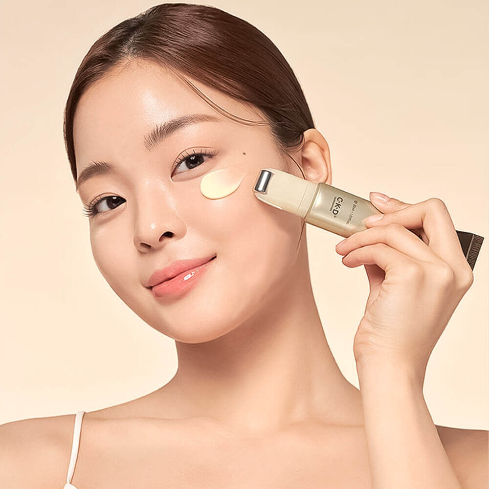 Омолаживающий крем для век с роликовым массажёром CKD Retinal 5X Guasha Eye Cream