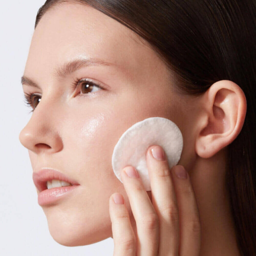 Мягкий отшелушивающий тоник с 6% миндальной кислоты ICON SKIN Mandelic Exfoliating Tonic