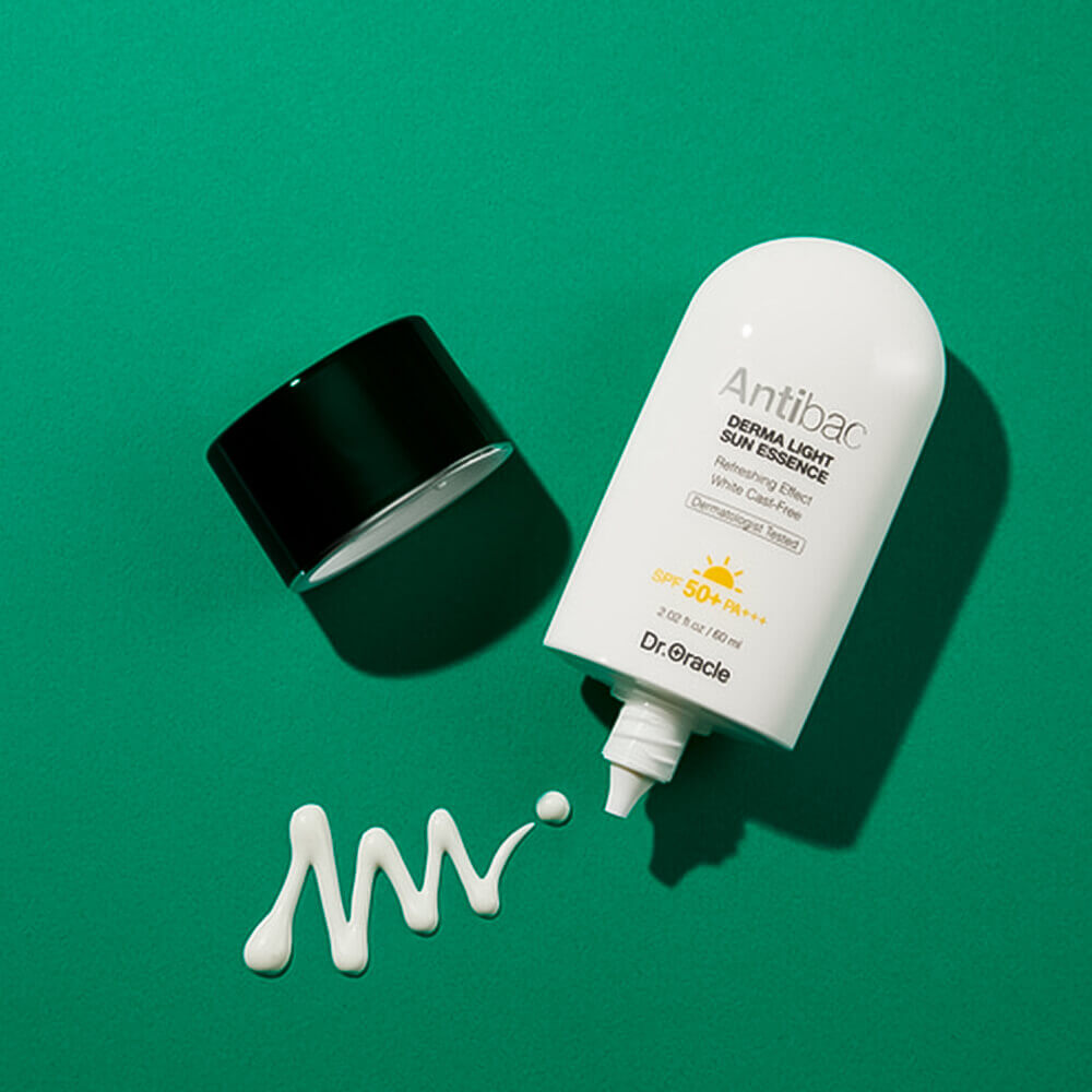 Солнцезащитная эссенция для проблемной кожи Dr.Oracle Antibac Derma Light Sun Essence SPF50+ PA+++