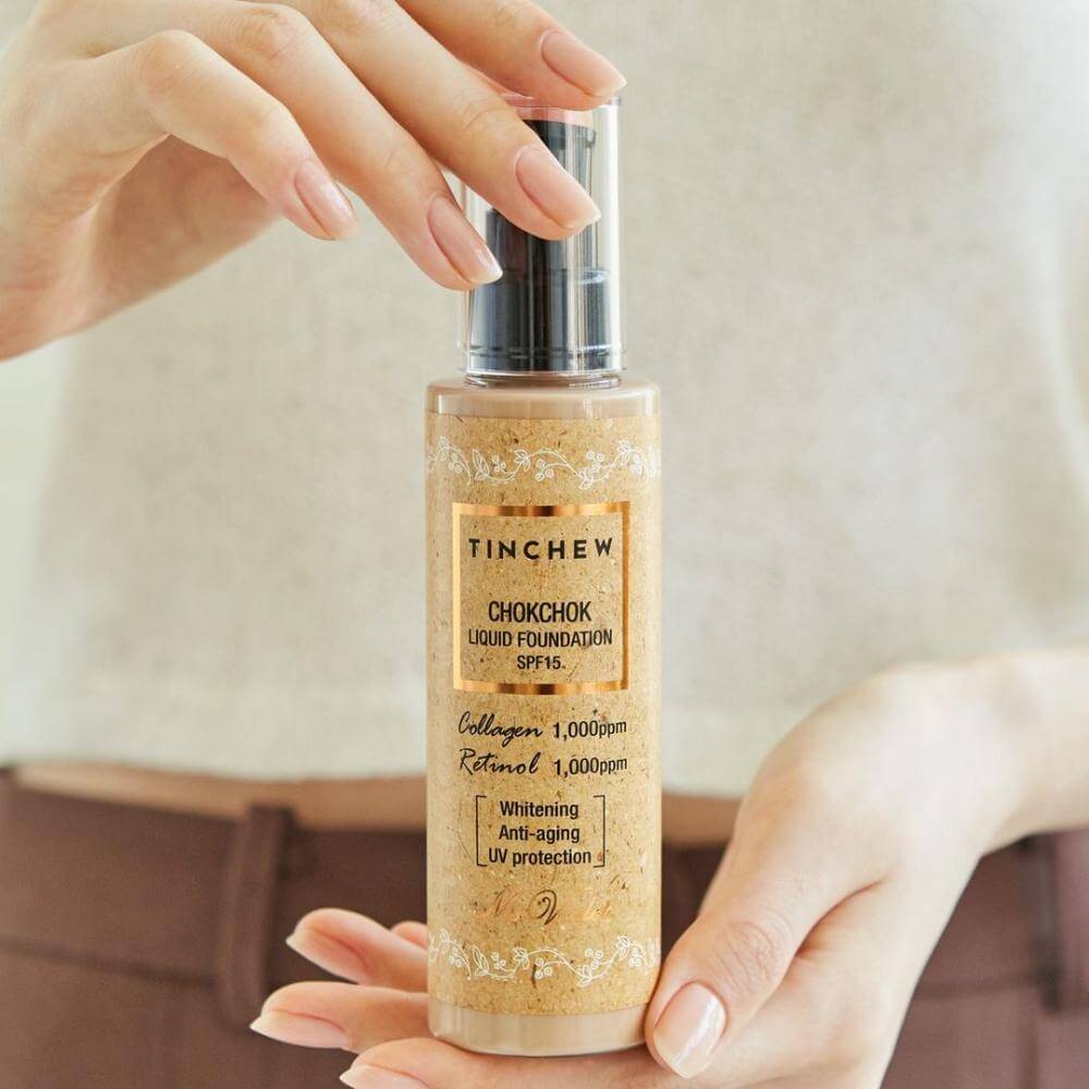 Увлажняющая тональная основа с коллагеном и ретинолом Tinchew Chokchok Liquid Foundation SPF15