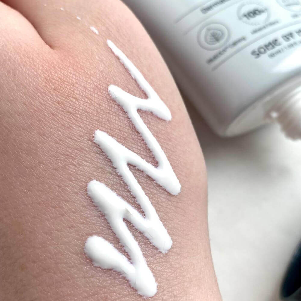 Солнцезащитный крем для ровного тона Some By Mi Truecica Mineral Calming Tone-Up Sunscreen SPF50+ PA++++