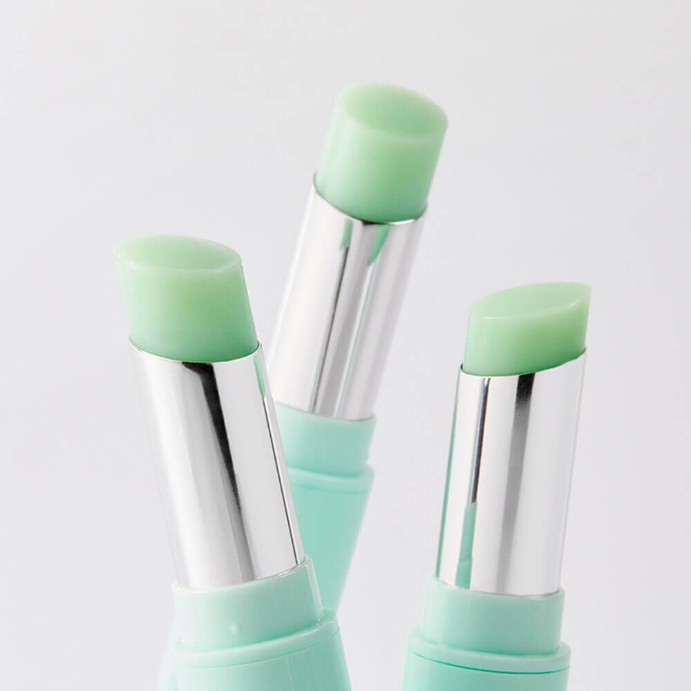 Успокаивающий липосомальный бальзам для губ с центеллой YNM Fresh Green Lip Balm