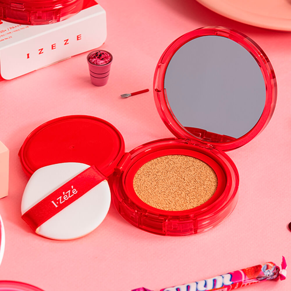 Кушон для лица с сияющим финишем IZEZE Love Me Cushion SPF50+ PA++++