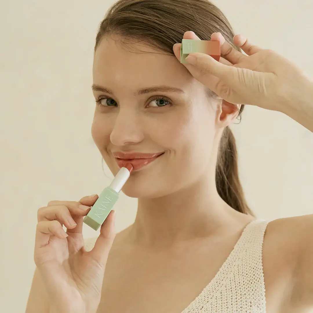 Увлажняющий бальзам-блеск для губ с церамидами Kaine Glow Melting Lip Balm