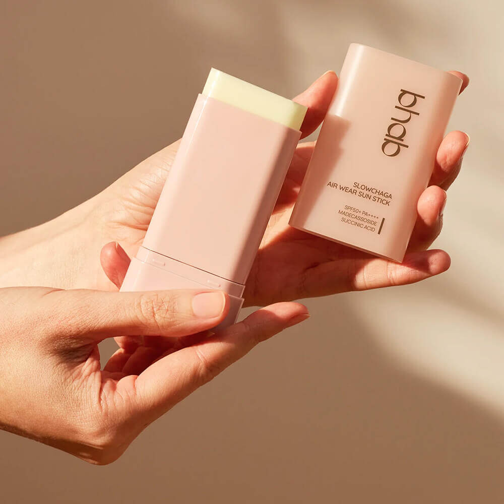 Солнцезащитный стик с экстрактом гриба чага bhab Slowchaga Air Wear Sun Stick SPF50+ PA++++