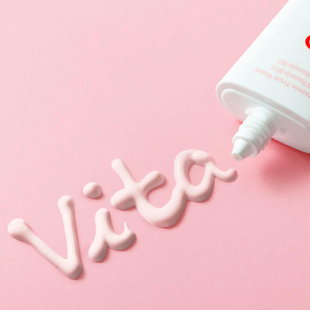 Витаминный солнцезащитный крем с тонирующим эффектом Tocobo Vita Tone Up Sun Cream SPF50+ PA++++