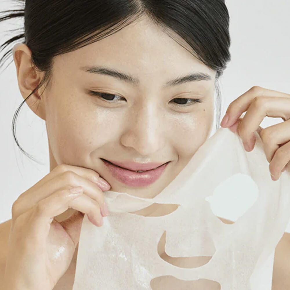 Тканевая маска для выравнивания тона SKIN1004 Madagascar Centella Tone Brightening Glow Mask 