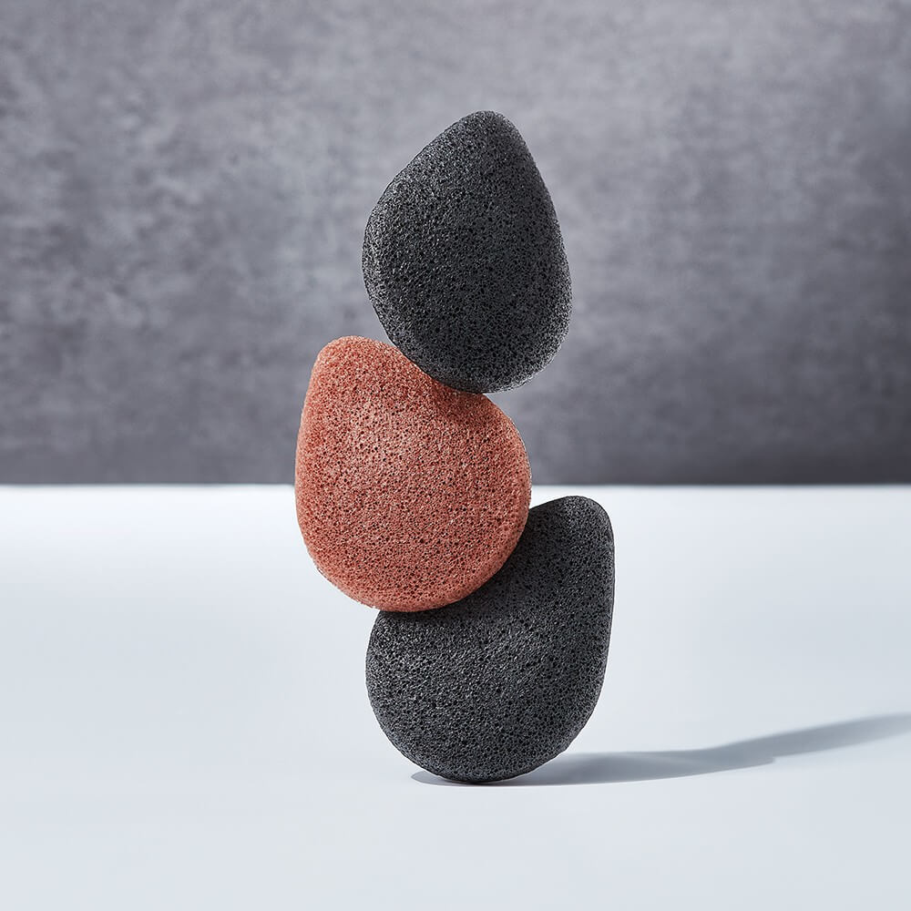 Спонж-конняку с древесным углём Purito Bamboo Charcoal Konjac Sponge