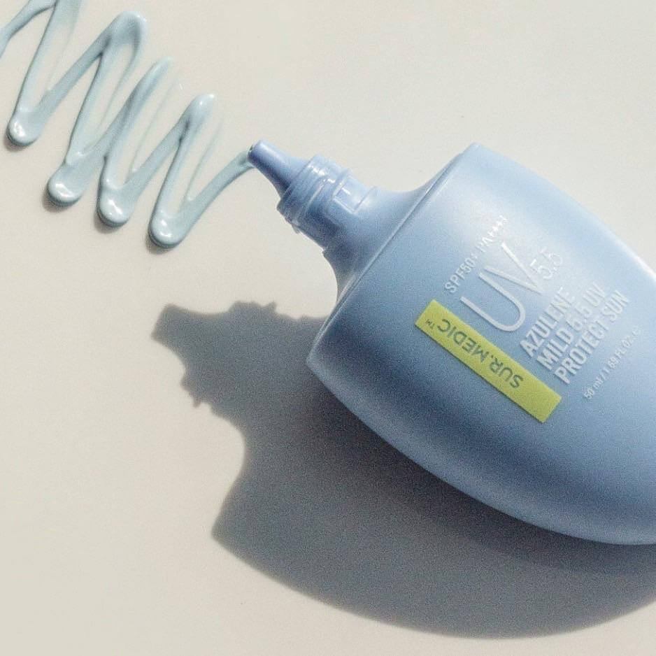 Успокаивающий солнцезащитный крем с азуленом SUR.MEDIC+ Azulene Mild 5.5 UV Protect Sun SPF50+