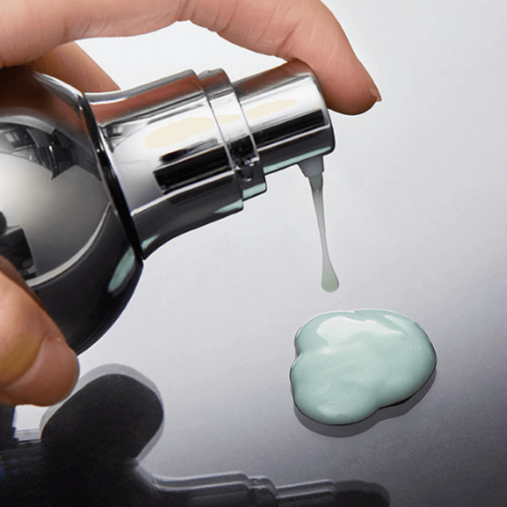 Охлаждающая кислородная эссенция для ровного тона MEDIPEEL Peptide 9 Volume White Cica Essence PRO