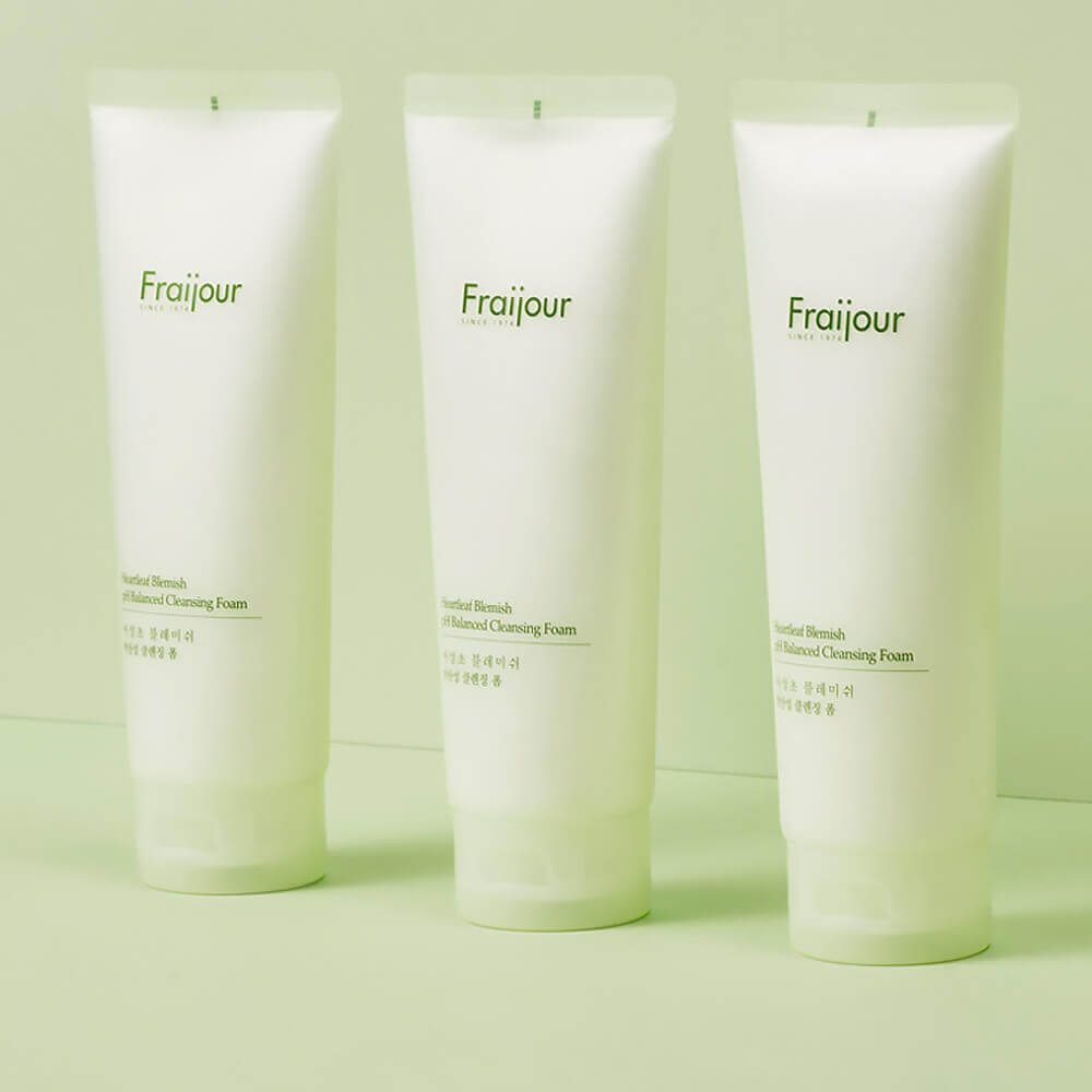 Слабокислотная очищающая пенка для кожи с акне Fraijour Heartleaf Blemish pH Balanced Cleansing Foam