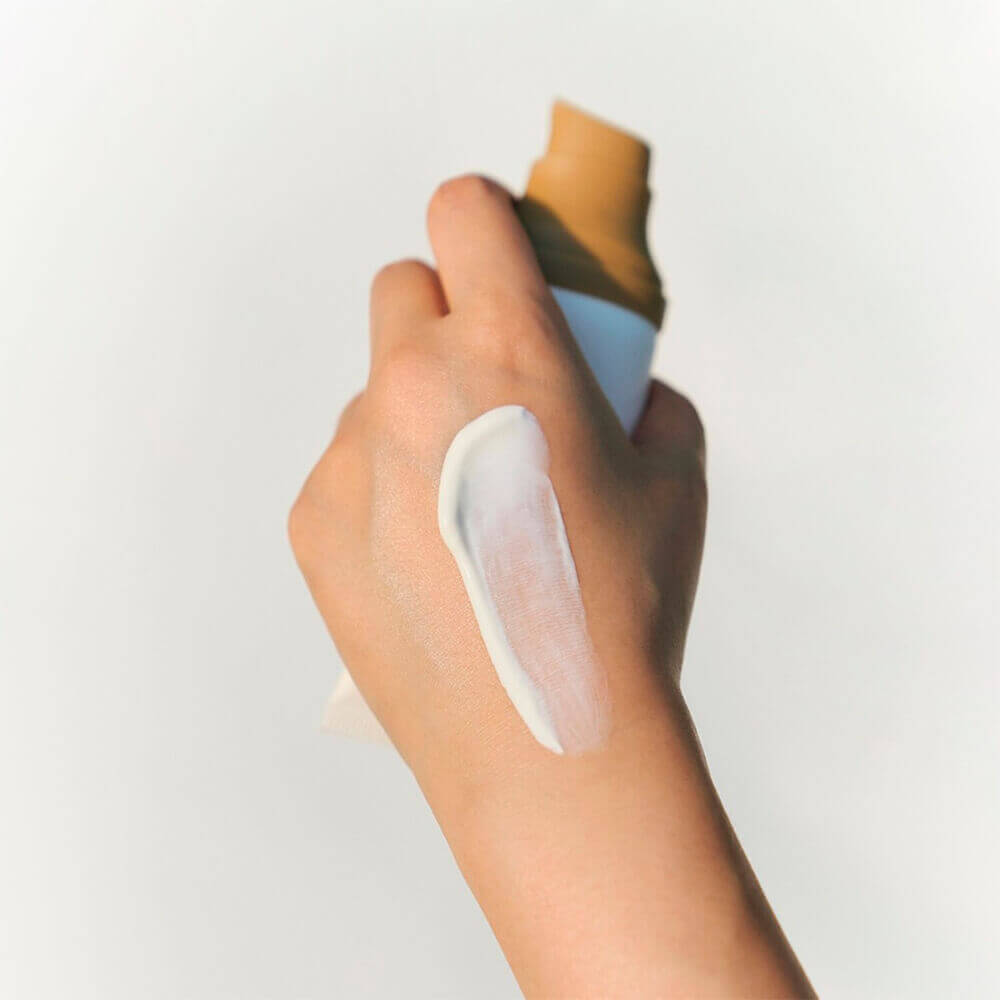 Солнцезащитный крем с центеллой SKIN1004 Madagascar Centella Air-Fit Suncream Light SPF30 PA++++