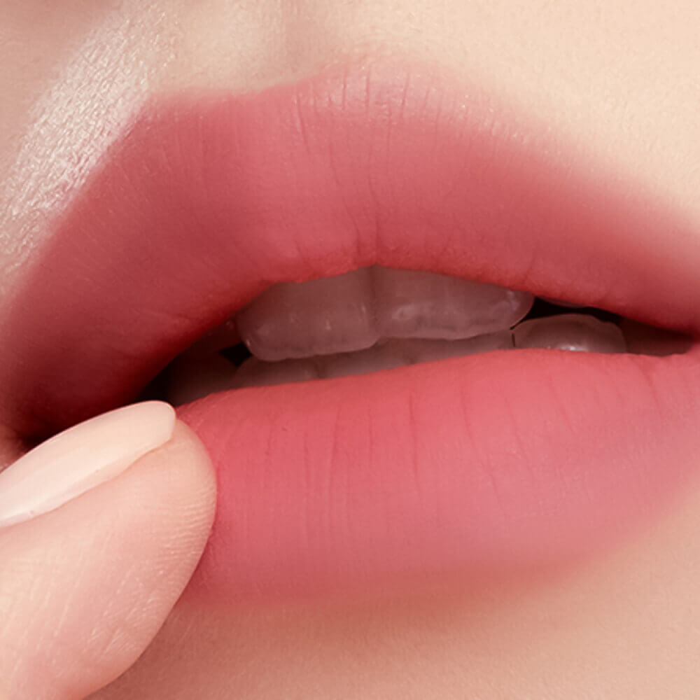 

Вельветовый тинт для губ CLIO Chiffon Blur Tint 10 Dawn Clouds Coral