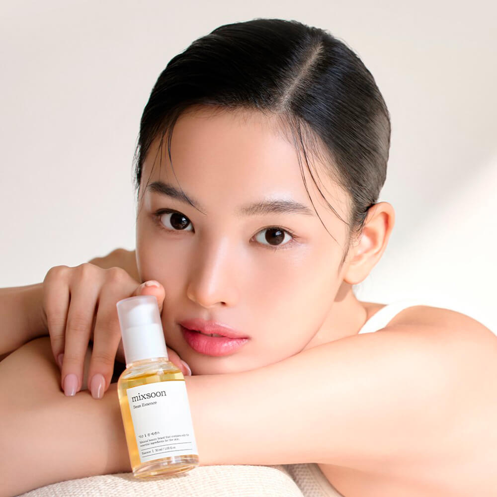Оздоравливающая эссенция с соевыми бобами Mixsoon Bean Essence