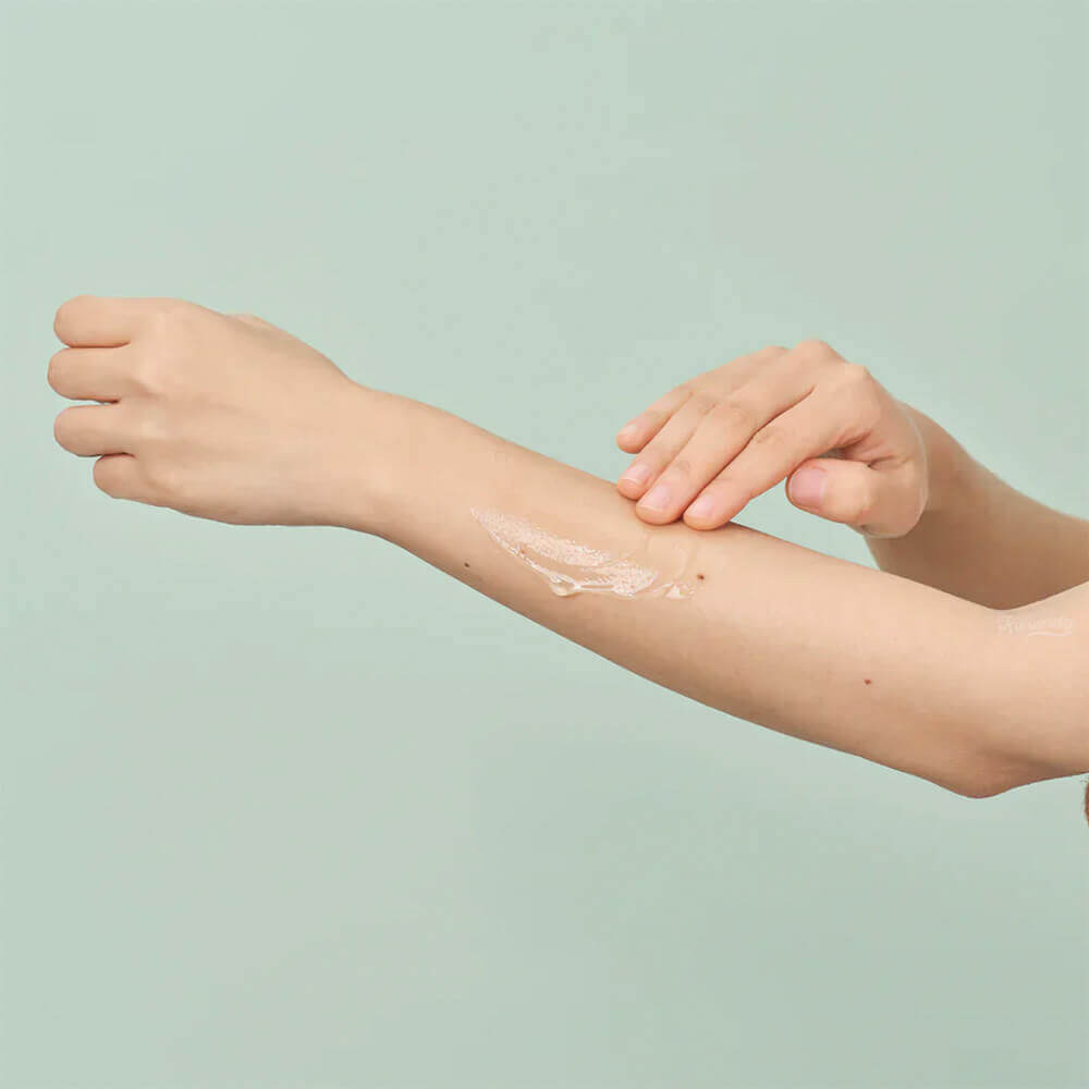 Многофункциональный успокаивающий гель с полынью Round Lab Mugwort Calming Soothing Gel