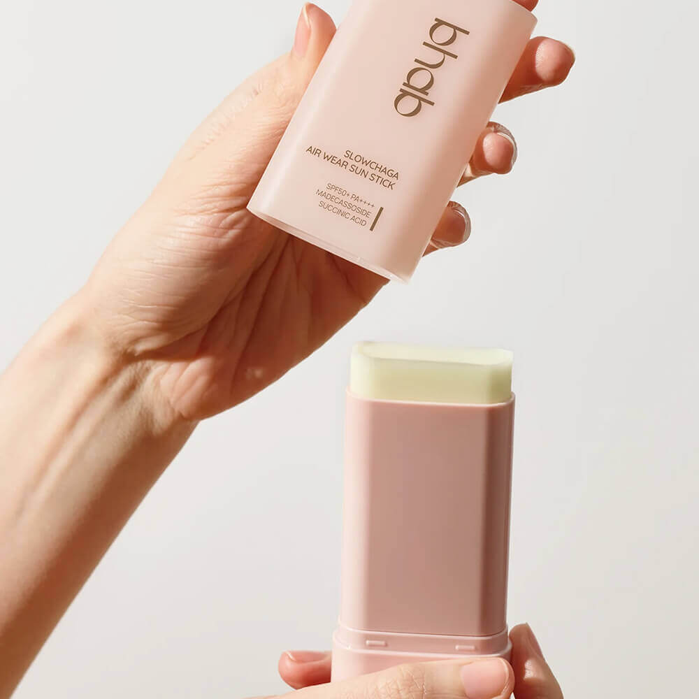 Солнцезащитный стик с экстрактом гриба чага bhab Slowchaga Air Wear Sun Stick SPF50+ PA++++