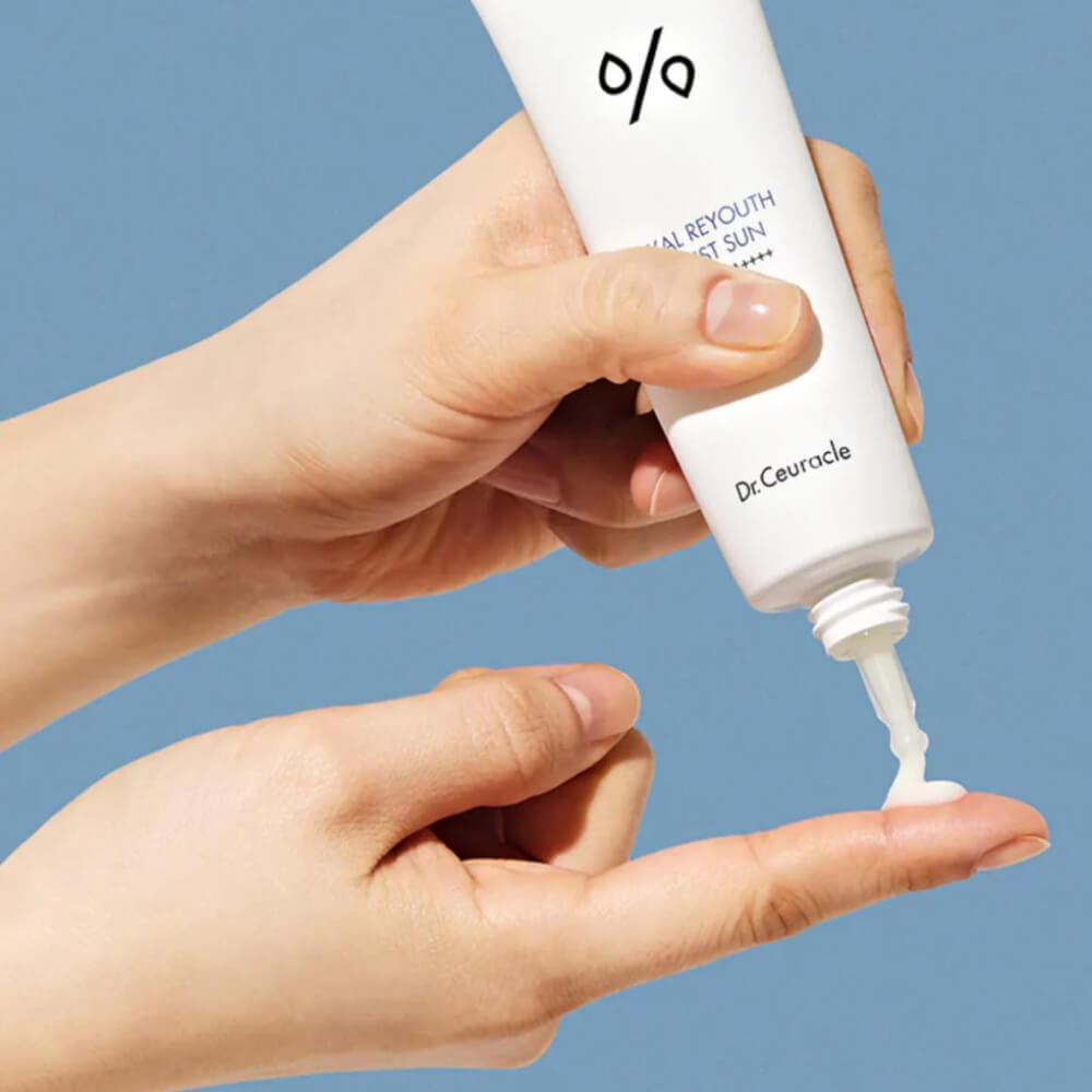 Солнцезащитный крем с гиалуроновой кислотой Dr.Ceuracle Hyal Reyouth Moist Sun SPF50+ PA++++