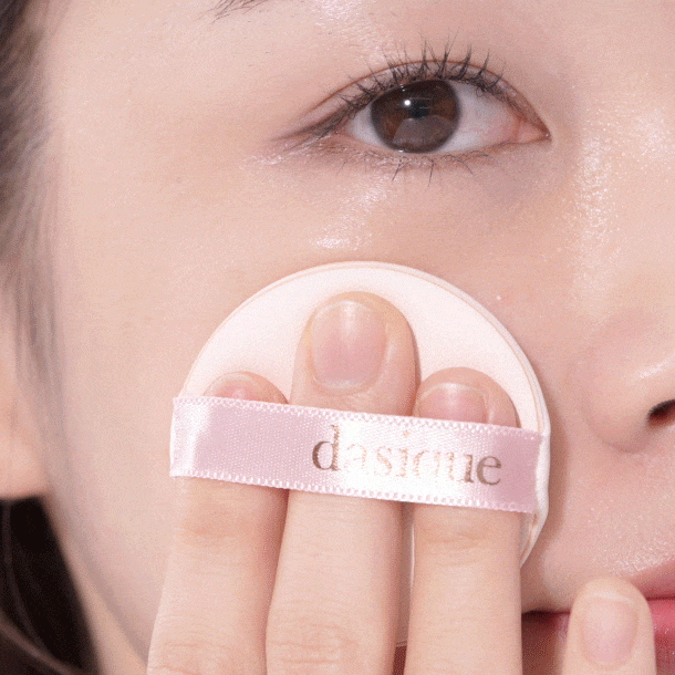 Кушон с эффектом сияния Dasique Water Dewy Gel Cushion SPF50+ PA++++