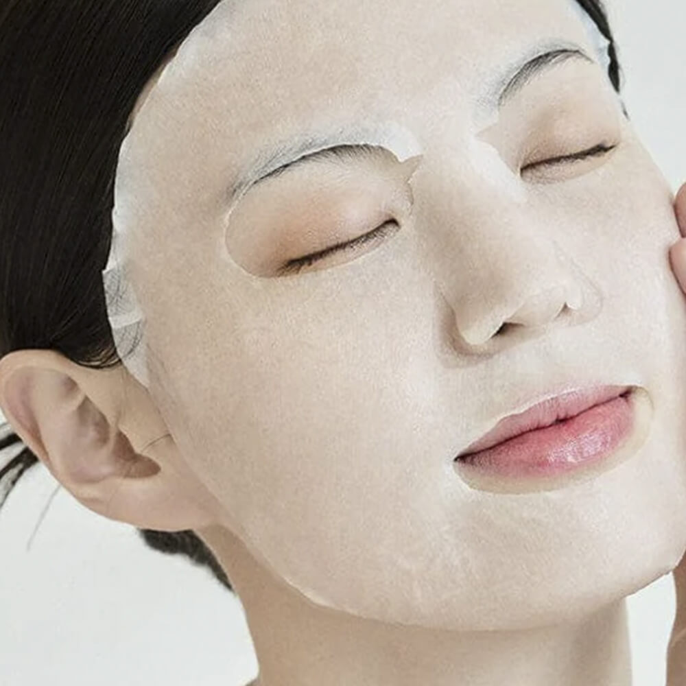 Тканевая маска для выравнивания тона SKIN1004 Madagascar Centella Tone Brightening Glow Mask 