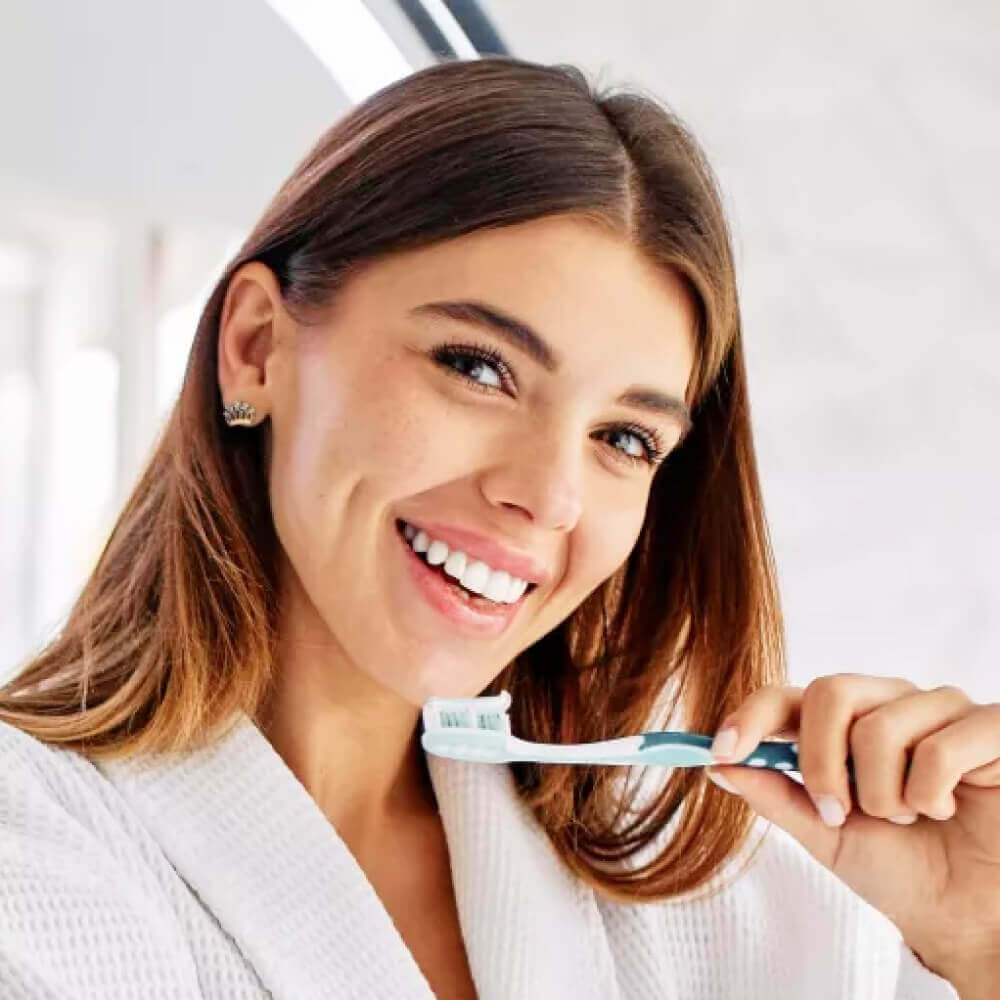 Отбеливающая зубная паста Lion Zact Plus