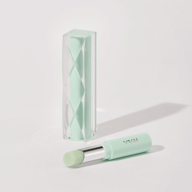 Успокаивающий липосомальный бальзам для губ с центеллой YNM Fresh Green Lip Balm
