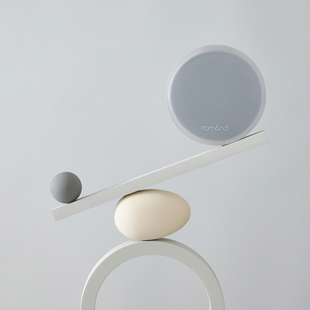 Стойкий тональный кушон с полуматовым финишем rom&nd Nu Zero Cushion SPF24 PA++