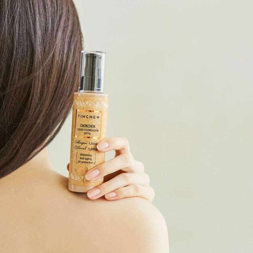 Увлажняющая тональная основа с коллагеном и ретинолом Tinchew Chokchok Liquid Foundation SPF15