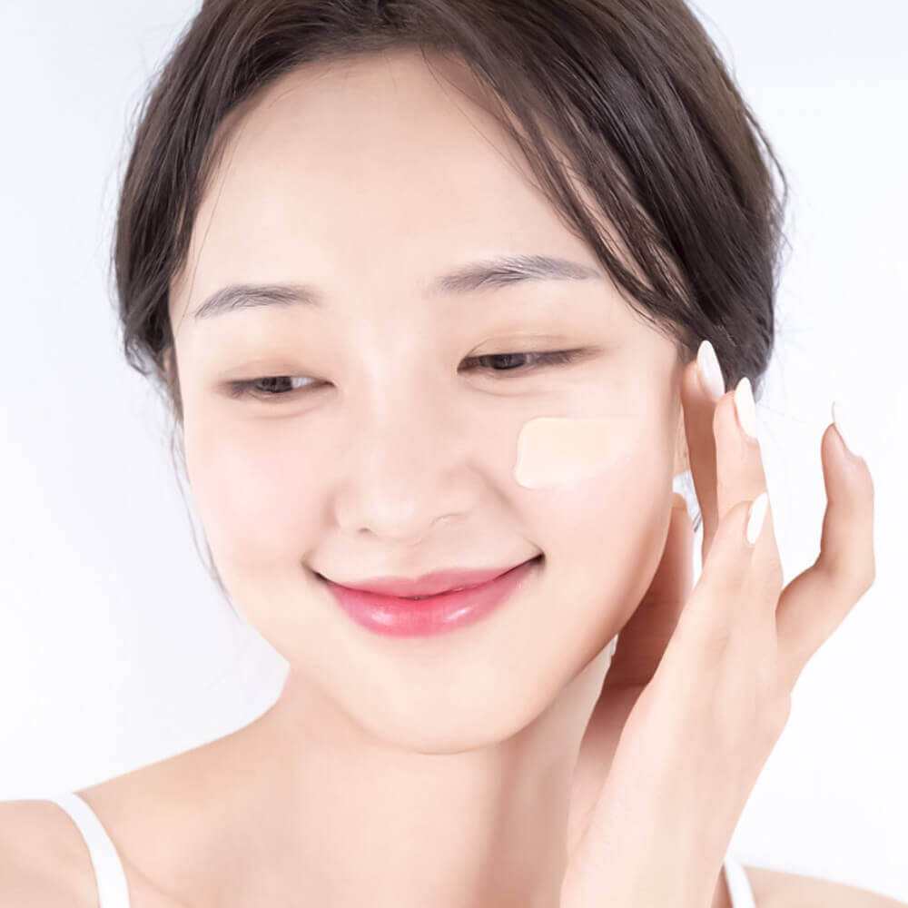Тональная основа с защитой от солнца numbuzin No.3 Porcelain Base-skip Tone Up Beige SPF50+ PA++++