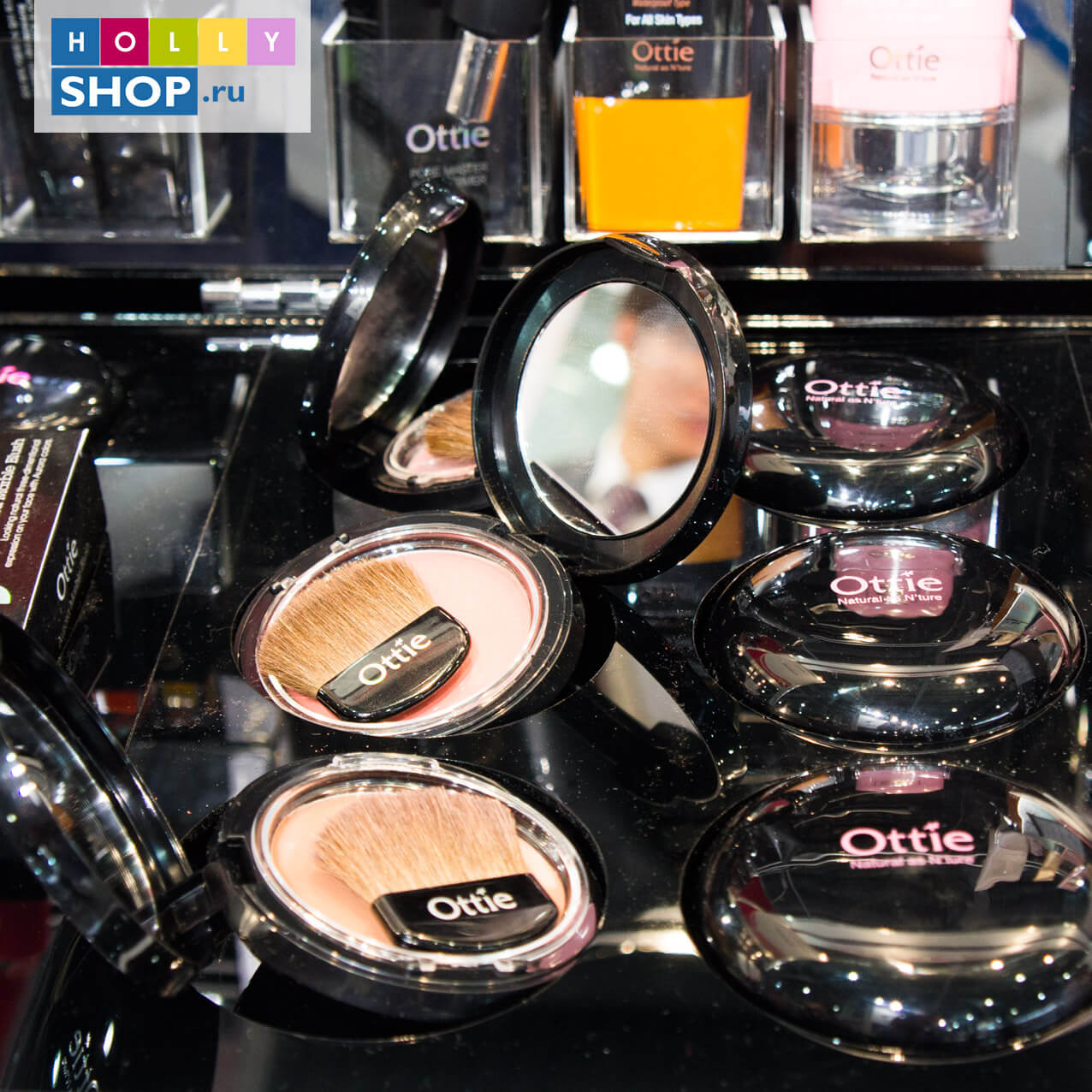 Компактные румяна с легким мерцанием Ottie Lovely Blusher