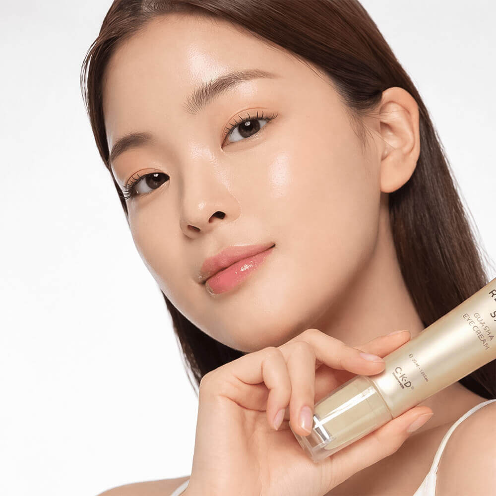 Омолаживающий крем для век с роликовым массажёром CKD Retinal 5X Guasha Eye Cream