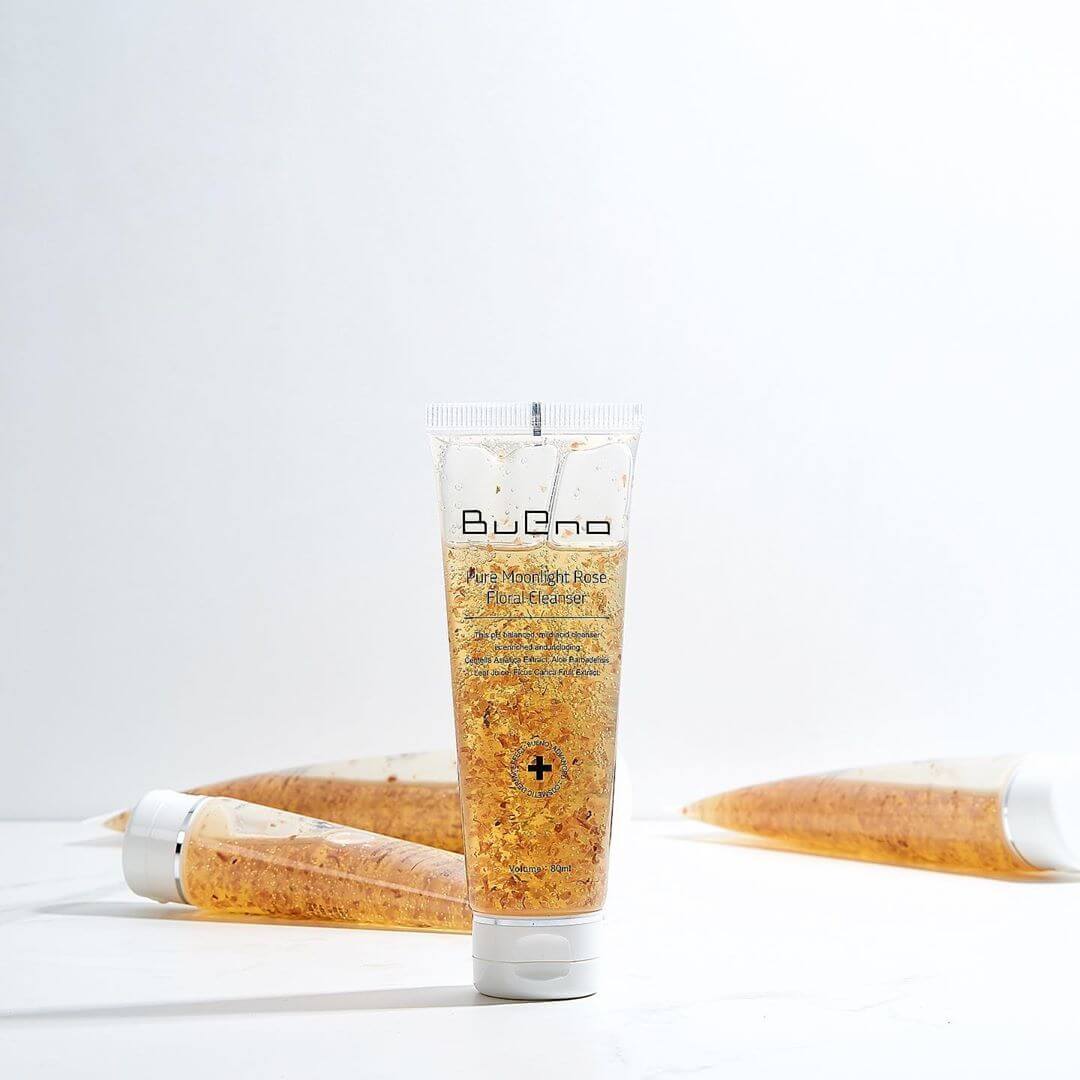 Цветочный гель для умывания с лепестками роз Bueno Pure Moonlight Rose Floral Cleanser