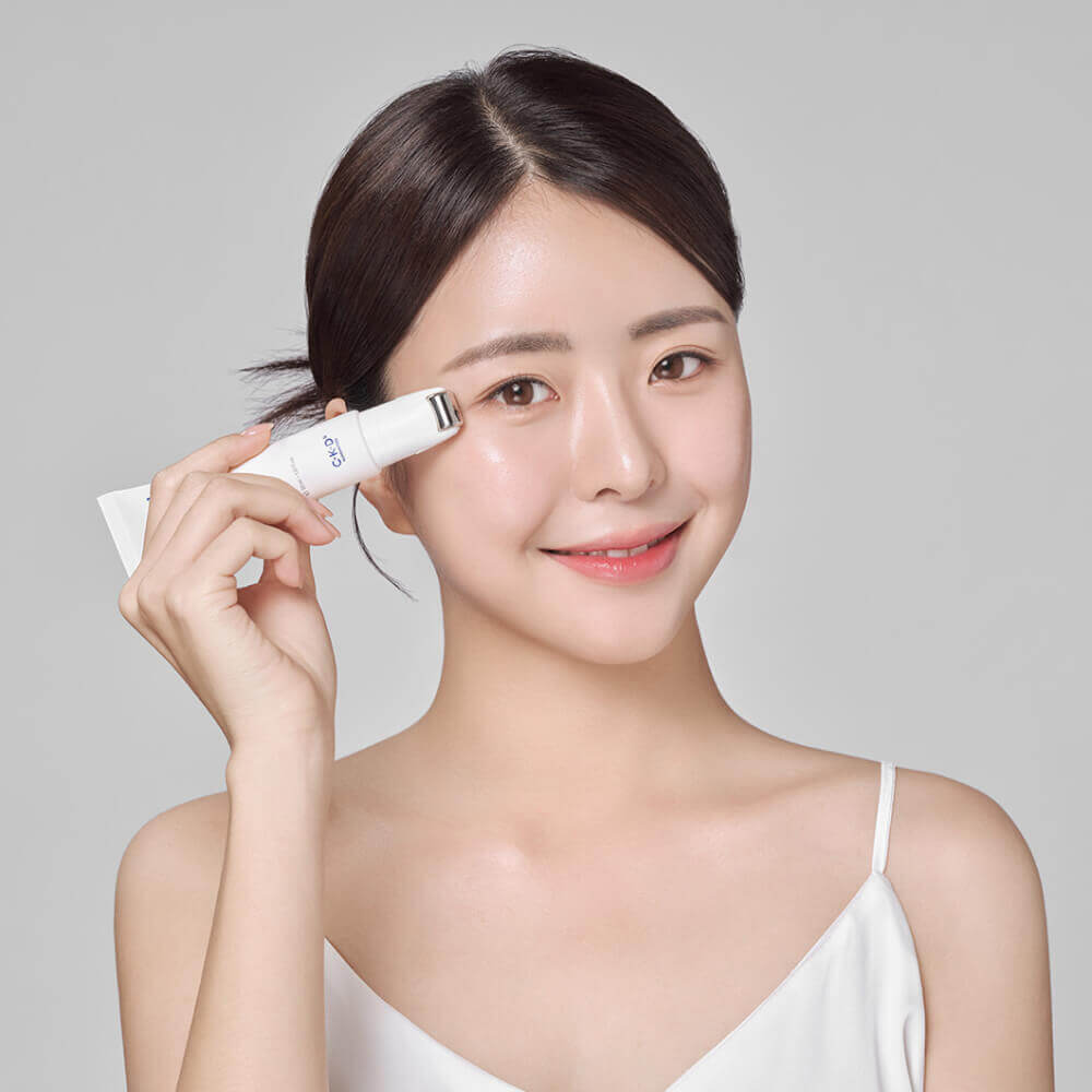 Липосомальный крем для век с роликовым массажёром CKD Retinal 4X Guasha Eye Cream