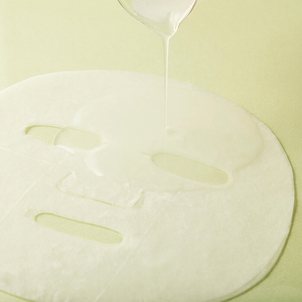 Успокаивающая тканевая маска с центеллой MEDIPEEL Bamboo Cica Bomb Calming Mask