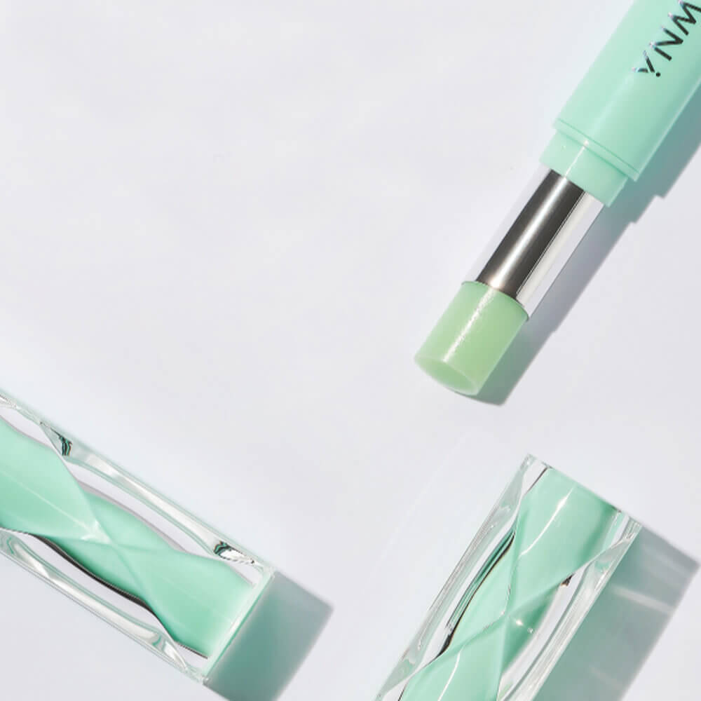 Успокаивающий липосомальный бальзам для губ с центеллой YNM Fresh Green Lip Balm