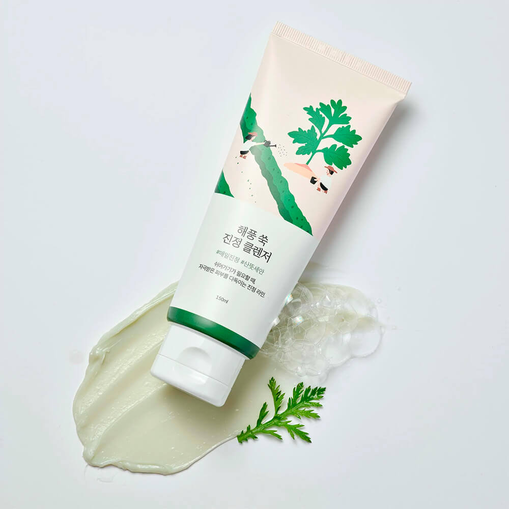 Успокаивающая пенка для умывания с полынью Round Lab Mugwort Calming Cleanser 