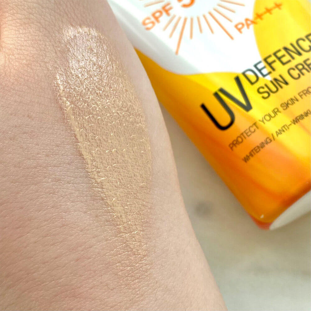 Солнцезащитный крем с муцином улитки Deoproce UV Defence Sun Protector SPF50+ PA+++